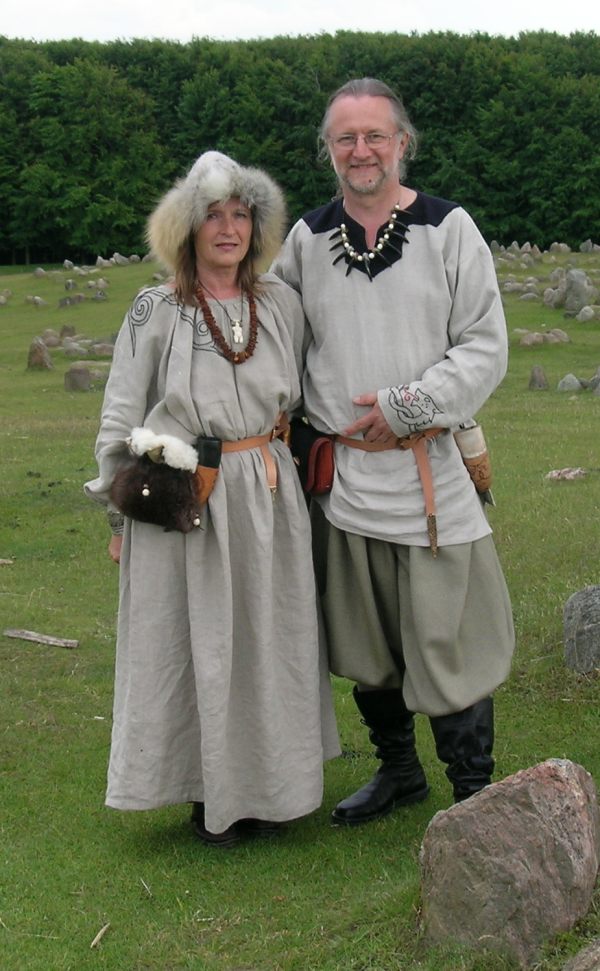 Erik og Anita på Lindholm Høje