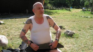 Lars Villadsen får andet end sol på armene om sommeren. Foto: Louise Lamberth, Tekstfokus